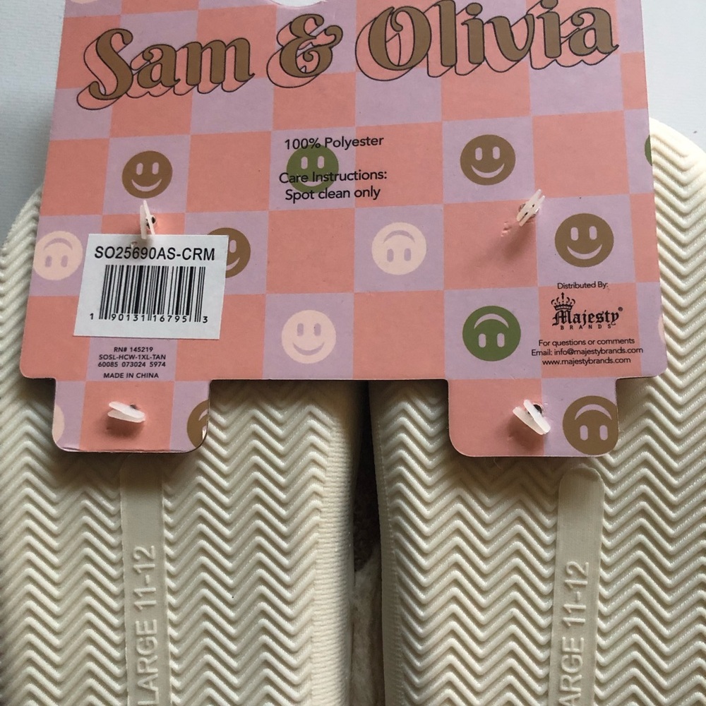 Sam and Olivia Ladies Cream purple flower Plush Slippers - Picture 10 of 10